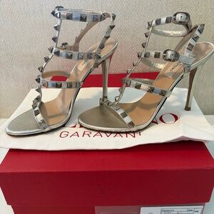 VALENTINO SILVER ANKEL STRAP SIZE 35